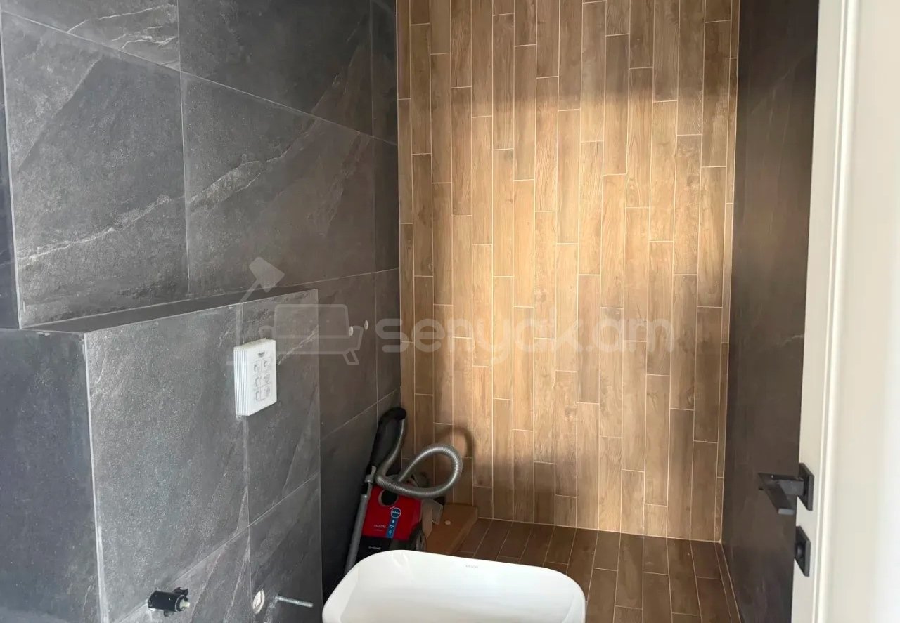 3 Սենյականոց Բնակարան Նորակառույցում, 204քմ, 16/18 հարկ, Կապիտալ Վերանորոգված