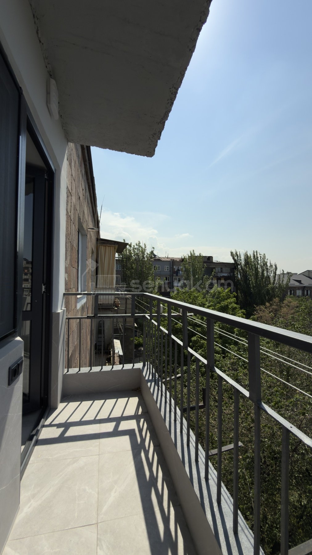 2 Սենյականոց Բնակարան Քարե Շենքում, 38քմ, 5/5 հարկ, Կապիտալ Վերանորոգված