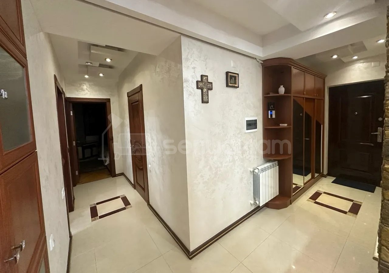 3 Սենյականոց Բնակարան Քարե Շենքում, 110քմ, 1/16 հարկ, Կապիտալ Վերանորոգված, Կահավորված, Արևկող