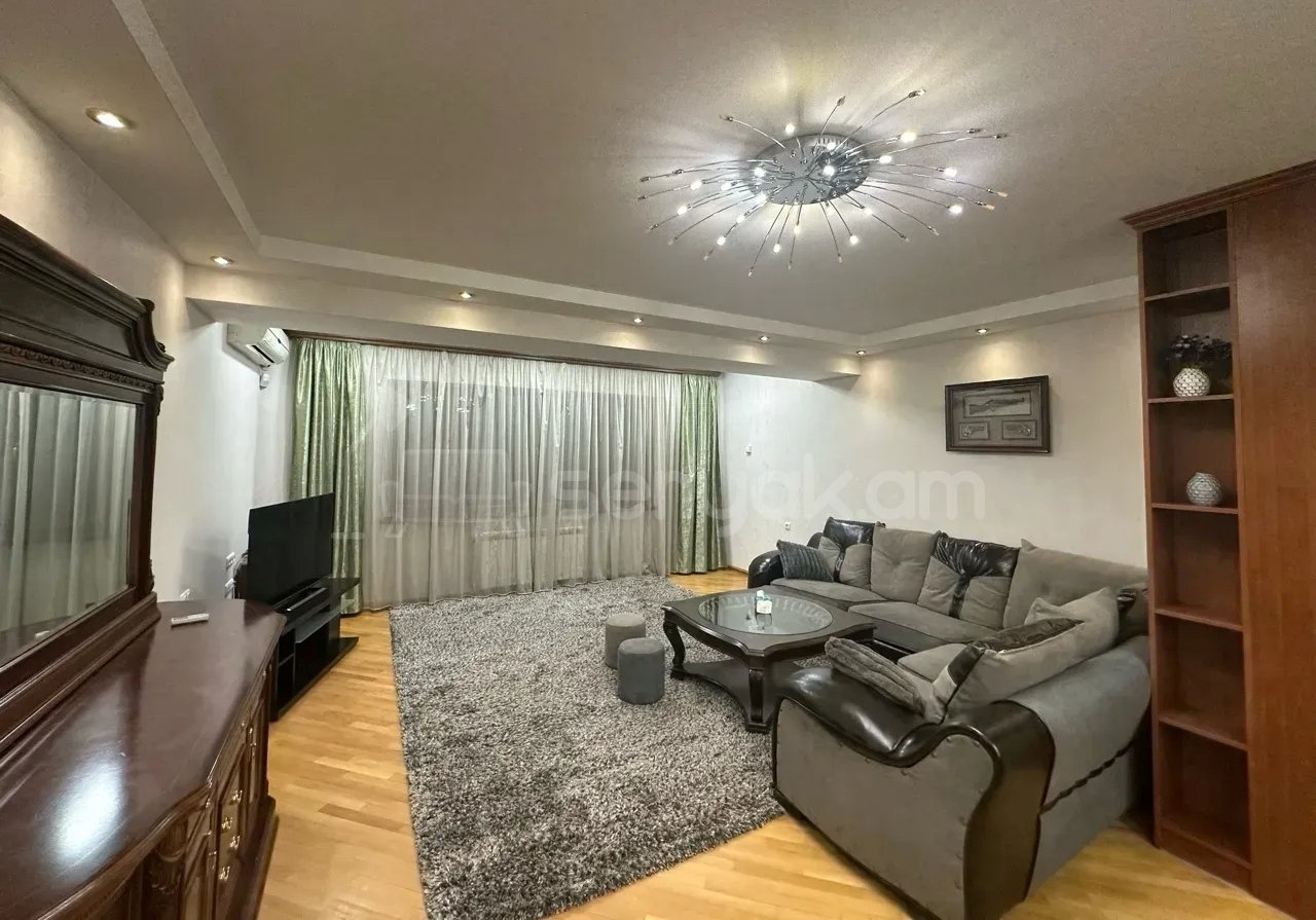 3 Սենյականոց Բնակարան Քարե Շենքում, 110քմ, 1/16 հարկ, Կապիտալ Վերանորոգված, Կահավորված, Արևկող