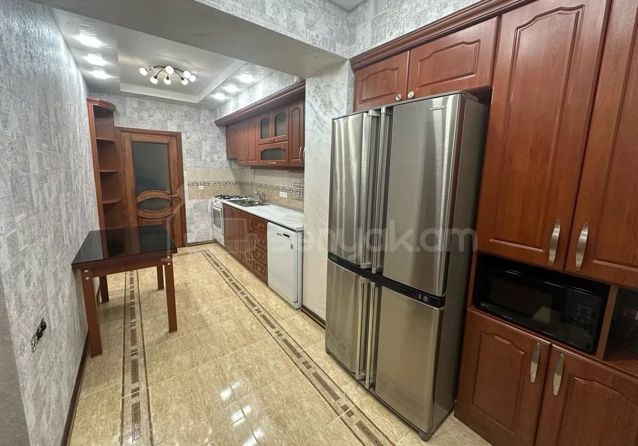 3 Սենյականոց Բնակարան Քարե Շենքում, 110քմ, 1/16 հարկ, Կապիտալ Վերանորոգված, Կահավորված, Արևկող