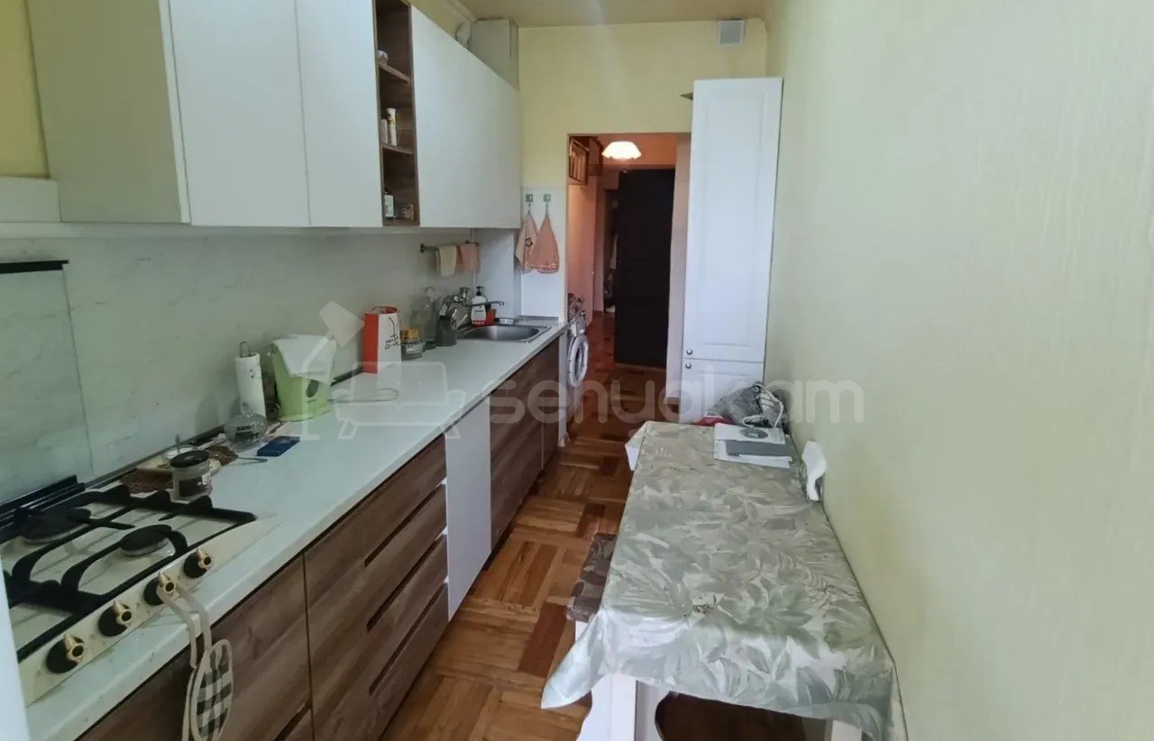 3 Սենյականոց Բնակարան Քարե Շենքում, 68քմ, 4/5 հարկ, Կապիտալ Վերանորոգված