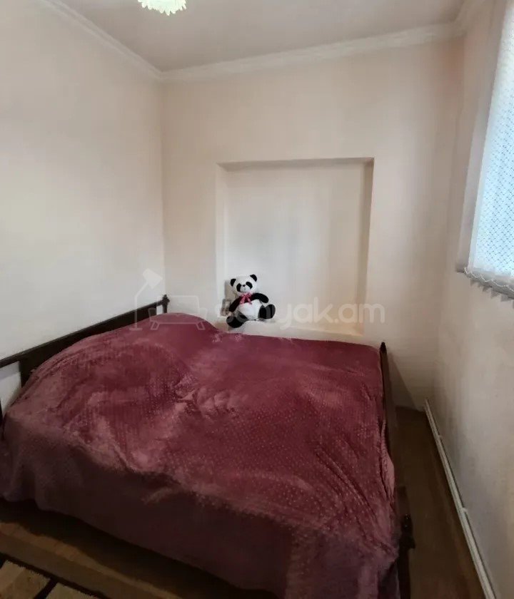 3 Սենյականոց Բնակարան Քարե Շենքում, 68քմ, 4/5 հարկ, Կապիտալ Վերանորոգված