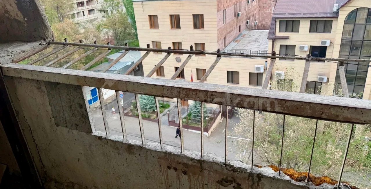 3 Սենյականոց Բնակարան, 73քմ, 6/10 հարկ, Պետական Վիճակում