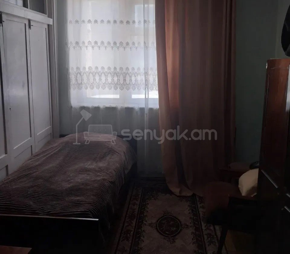 3 Սենյականոց Բնակարան Քարե Շենքում, 65քմ, 5/5 հարկ, Պետական Վիճակում