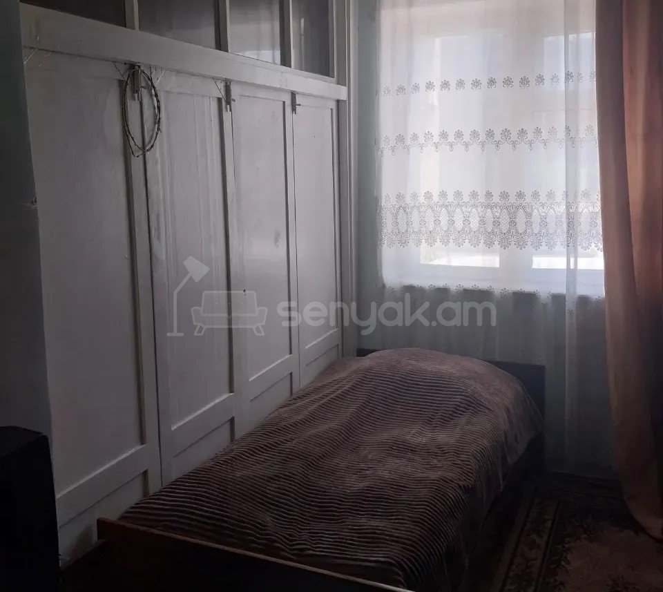 3 Սենյականոց Բնակարան Քարե Շենքում, 65քմ, 5/5 հարկ, Պետական Վիճակում