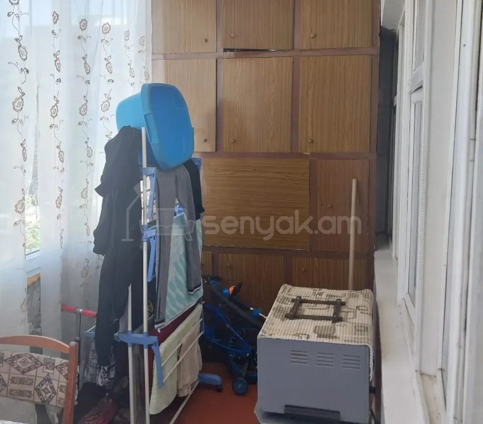 3 Սենյականոց Բնակարան Քարե Շենքում, 65քմ, 5/5 հարկ, Պետական Վիճակում