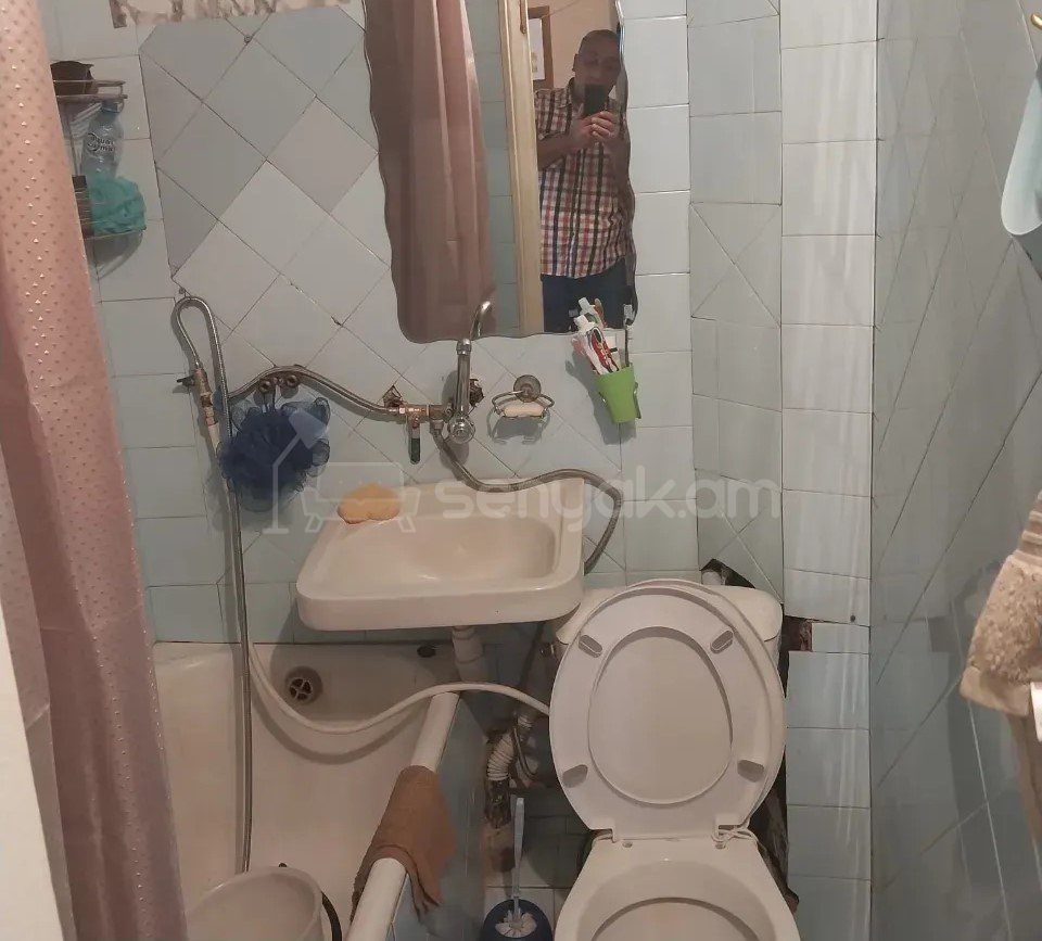 3 Սենյականոց Բնակարան Քարե Շենքում, 65քմ, 5/5 հարկ, Պետական Վիճակում
