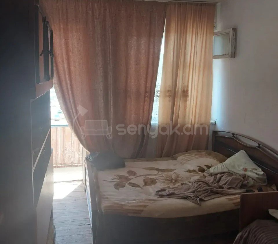 3 Սենյականոց Բնակարան Քարե Շենքում, 65քմ, 5/5 հարկ, Պետական Վիճակում