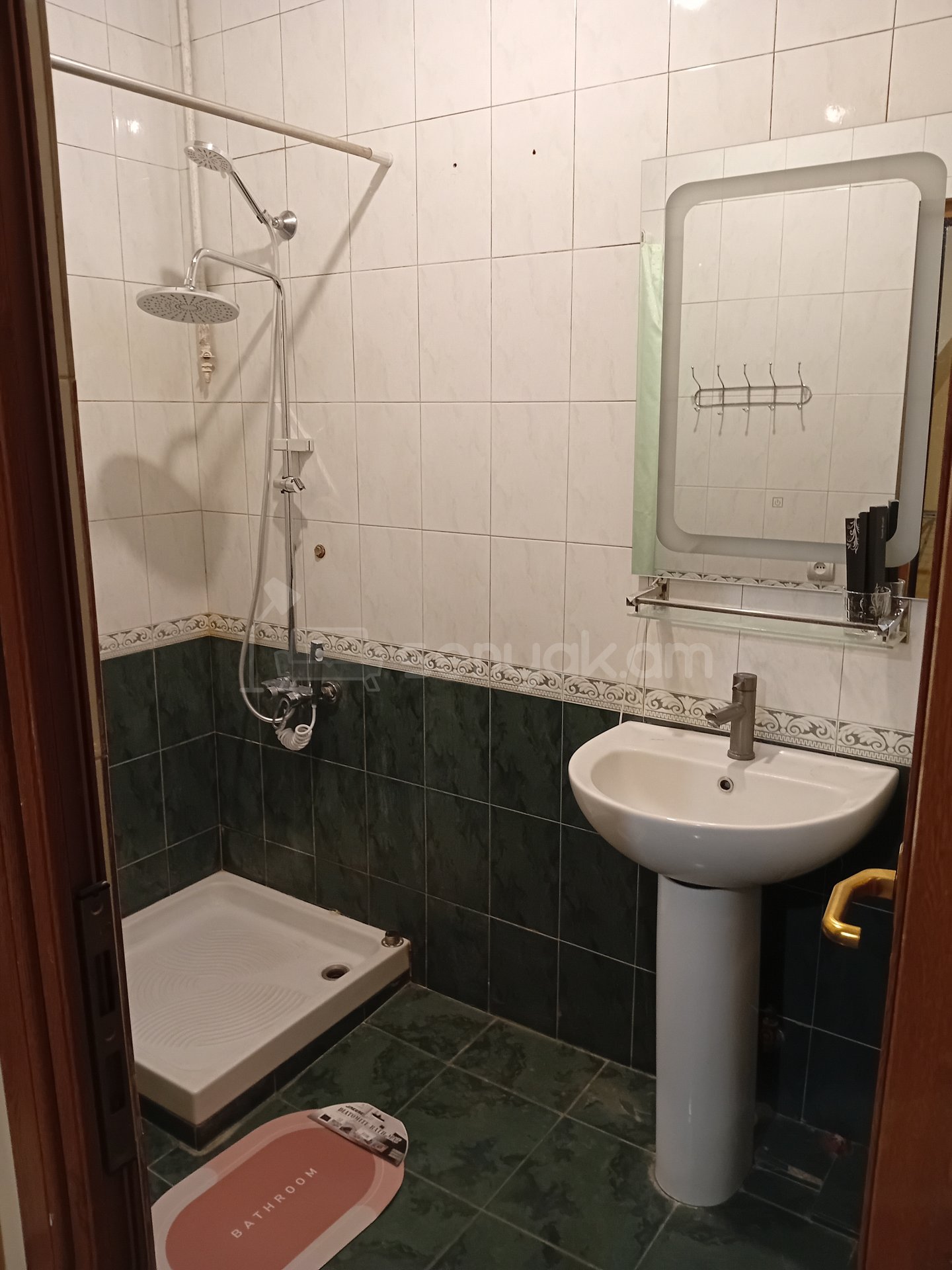 5 Սենյականոց Սեփական Տուն, 350քմ, Նորմալ Վիճակում, Կահավորված, Ավտոտնակով
