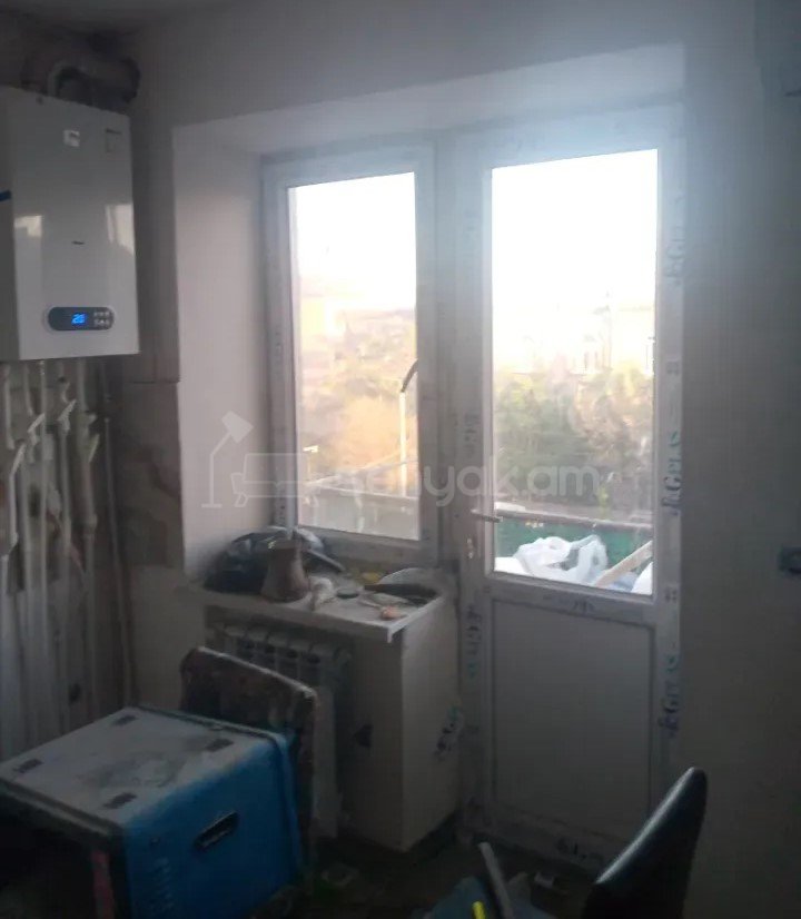 1 Սենյականոց Բնակարան Քարե Շենքում, 30քմ, 5/5 հարկ, Կապիտալ Վերանորոգված