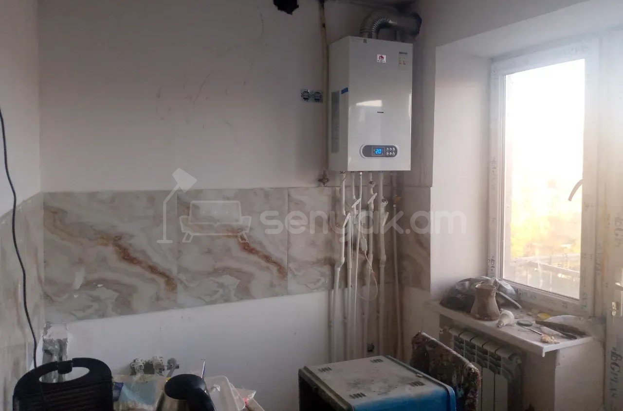 1 Սենյականոց Բնակարան Քարե Շենքում, 30քմ, 5/5 հարկ, Կապիտալ Վերանորոգված