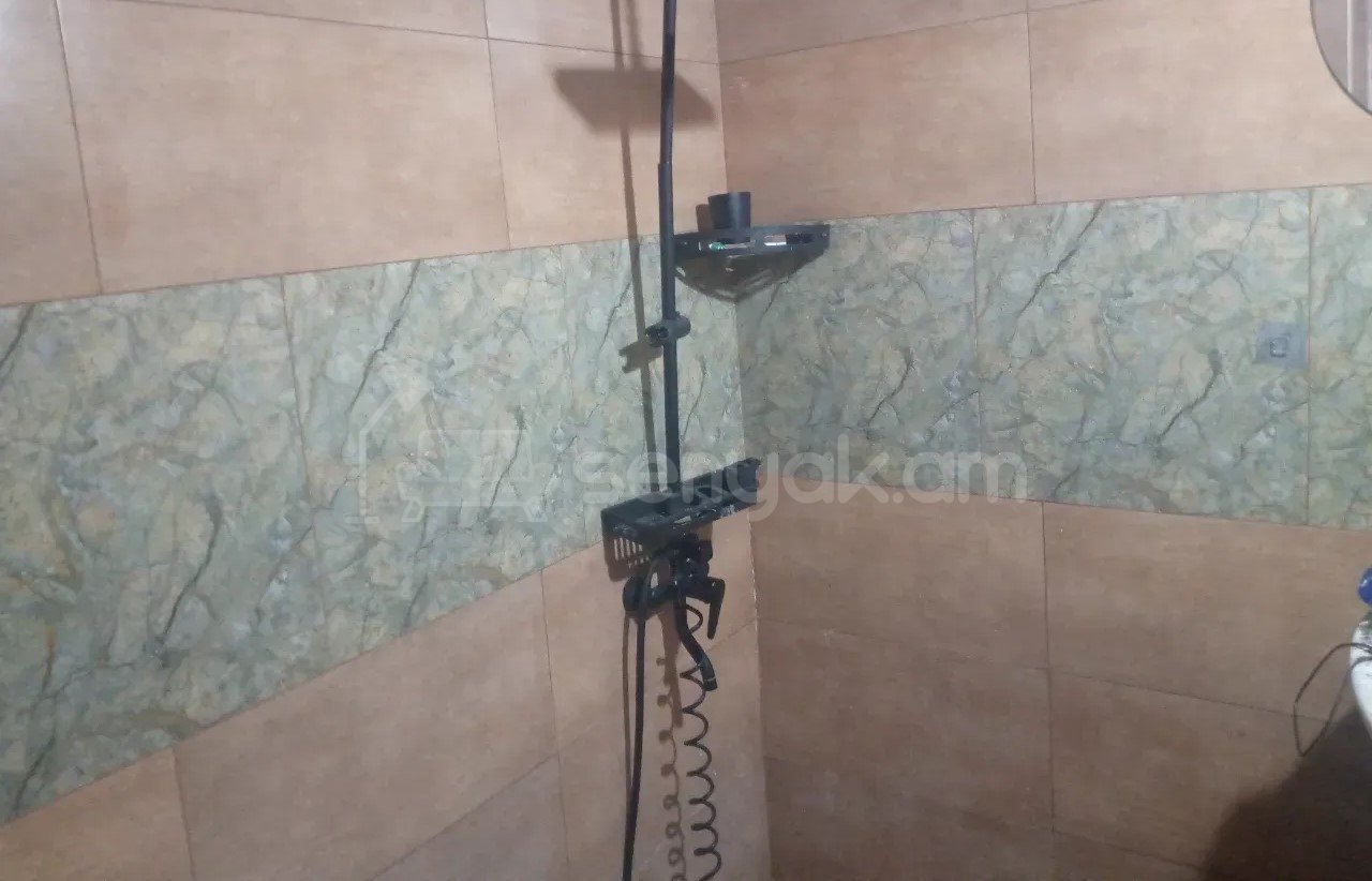 1 Սենյականոց Բնակարան Քարե Շենքում, 30քմ, 5/5 հարկ, Կապիտալ Վերանորոգված