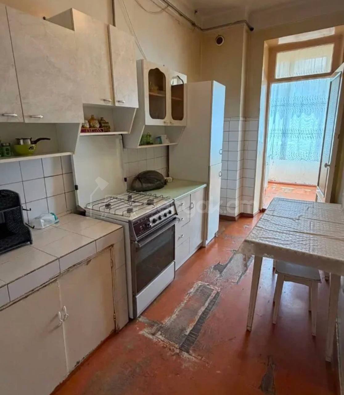 2 Սենյականոց Բնակարան Քարե Շենքում, 70քմ, 2/4 հարկ, Պետական Վիճակում, Կահավորված