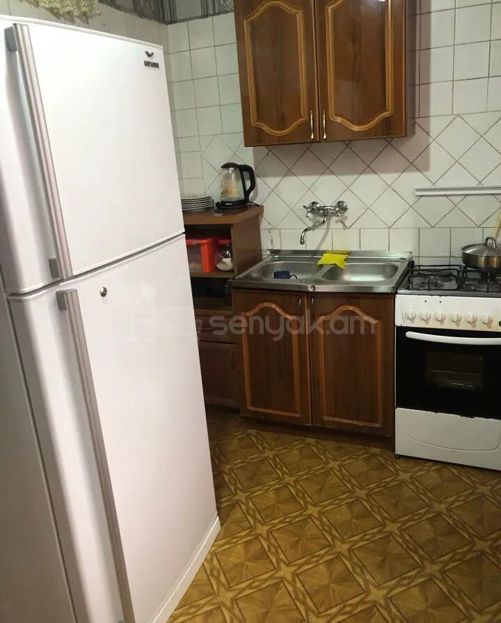 3 Սենյականոց Բնակարան Քարե Շենքում, 80քմ, 2/4 հարկ, Կոսմետիկ Վերանորոգված