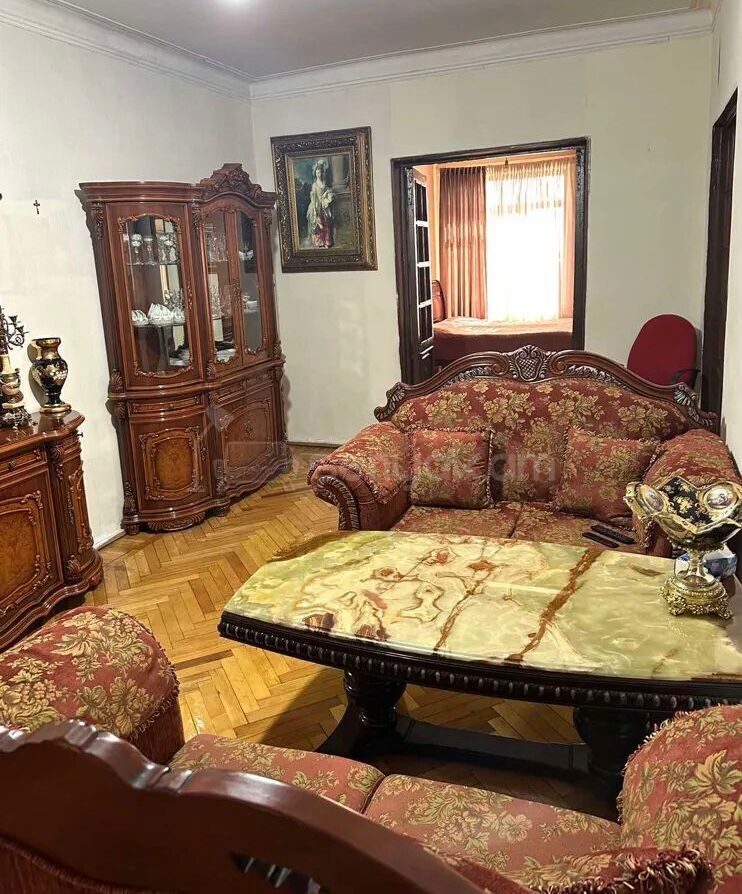 3 Սենյականոց Բնակարան Քարե Շենքում, 80քմ, 2/4 հարկ, Կոսմետիկ Վերանորոգված