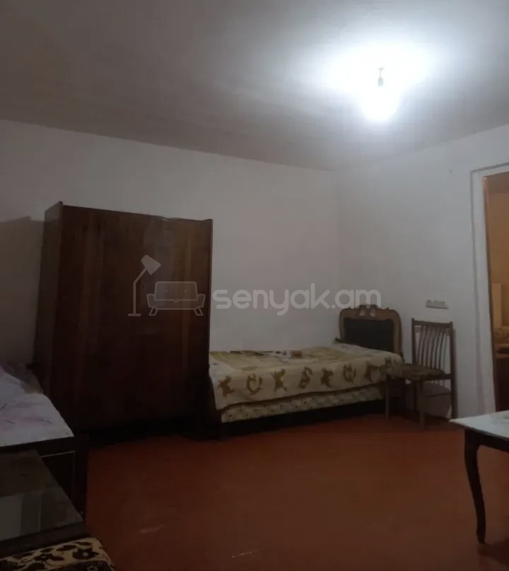1 Սենյականոց Բնակարան Քարե Շենքում, 30քմ, 1/1 հարկ, Նորմալ Վիճակում, Կահավորված