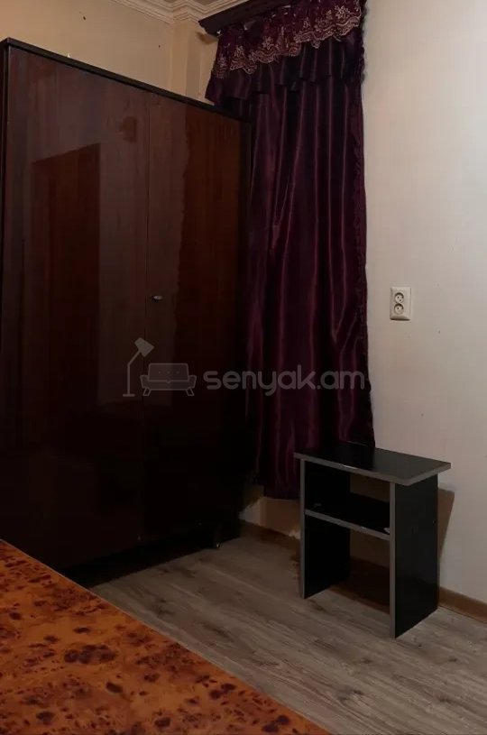 1 Սենյականոց Բնակարան Քարե Շենքում, 30քմ, 1/4 հարկ, Նորմալ Վիճակում, Կահավորված