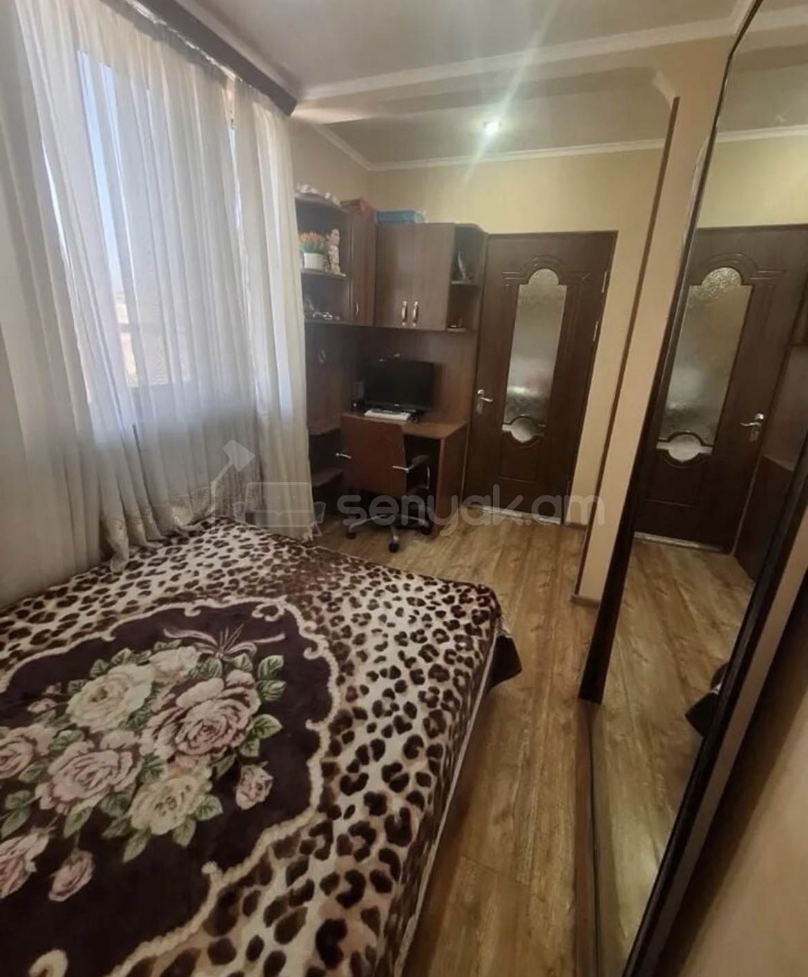 3 Սենյականոց Բնակարան Քարե Շենքում, 73քմ, 4/4 հարկ, Կապիտալ Վերանորոգված