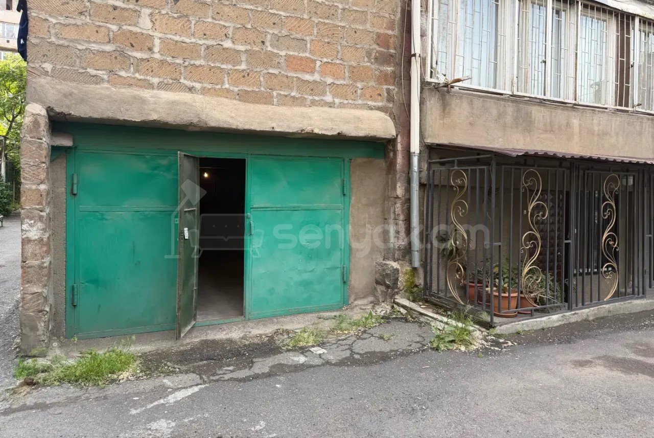 3 Սենյականոց Բնակարան Քարե Շենքում, 78քմ, 2/5 հարկ, Պետական Վիճակում