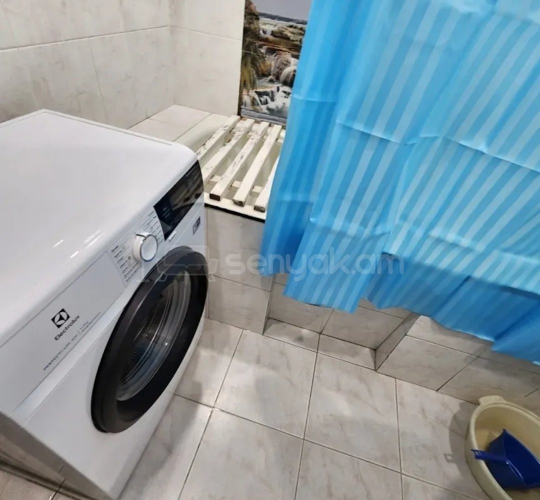 3 Սենյականոց Բնակարան, 82քմ, 5/9 հարկ, Նորմալ Վիճակում, Կահավորված, Արևկող