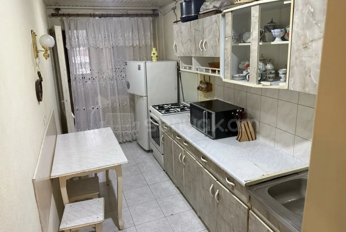 3 Սենյականոց Բնակարան Քարե Շենքում, 78քմ, 3/5 հարկ, Կապիտալ Վերանորոգված, Կահավորված