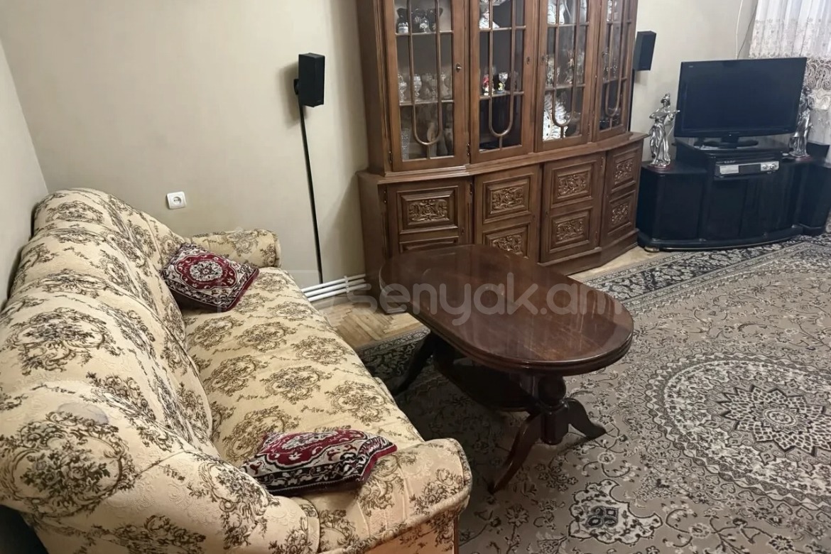 3 Սենյականոց Բնակարան Քարե Շենքում, 78քմ, 3/5 հարկ, Կապիտալ Վերանորոգված, Կահավորված