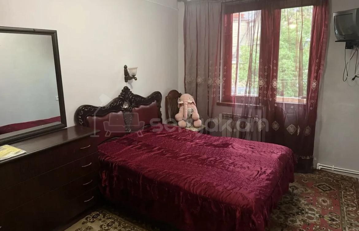 3 Սենյականոց Բնակարան Քարե Շենքում, 78քմ, 3/5 հարկ, Կապիտալ Վերանորոգված, Կահավորված