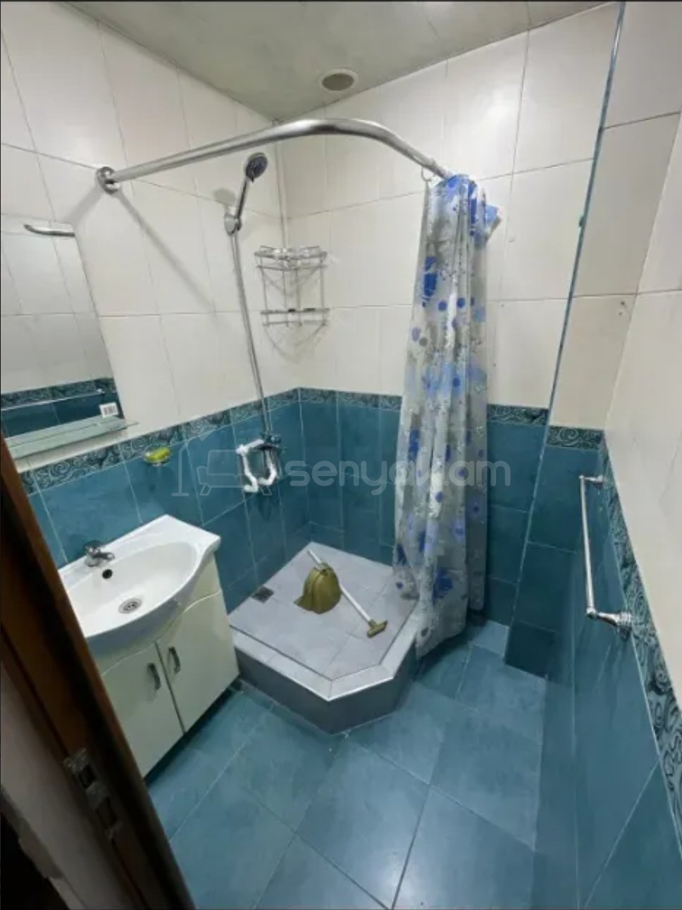 2 Սենյականոց Բնակարան Քարե Շենքում, 64քմ, 5/5 հարկ, Նորմալ Վիճակում, Կահավորված, Արևկող