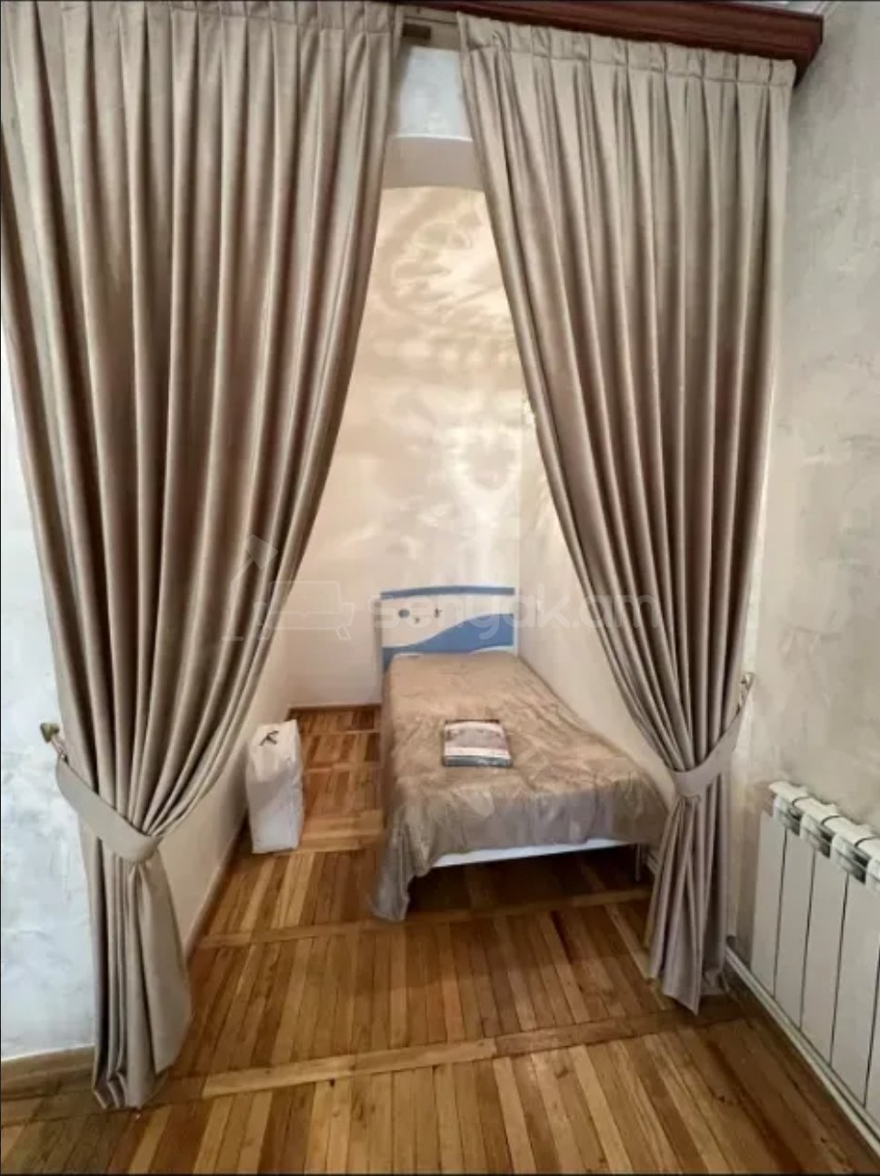 2 Սենյականոց Բնակարան Քարե Շենքում, 64քմ, 5/5 հարկ, Նորմալ Վիճակում, Կահավորված, Արևկող