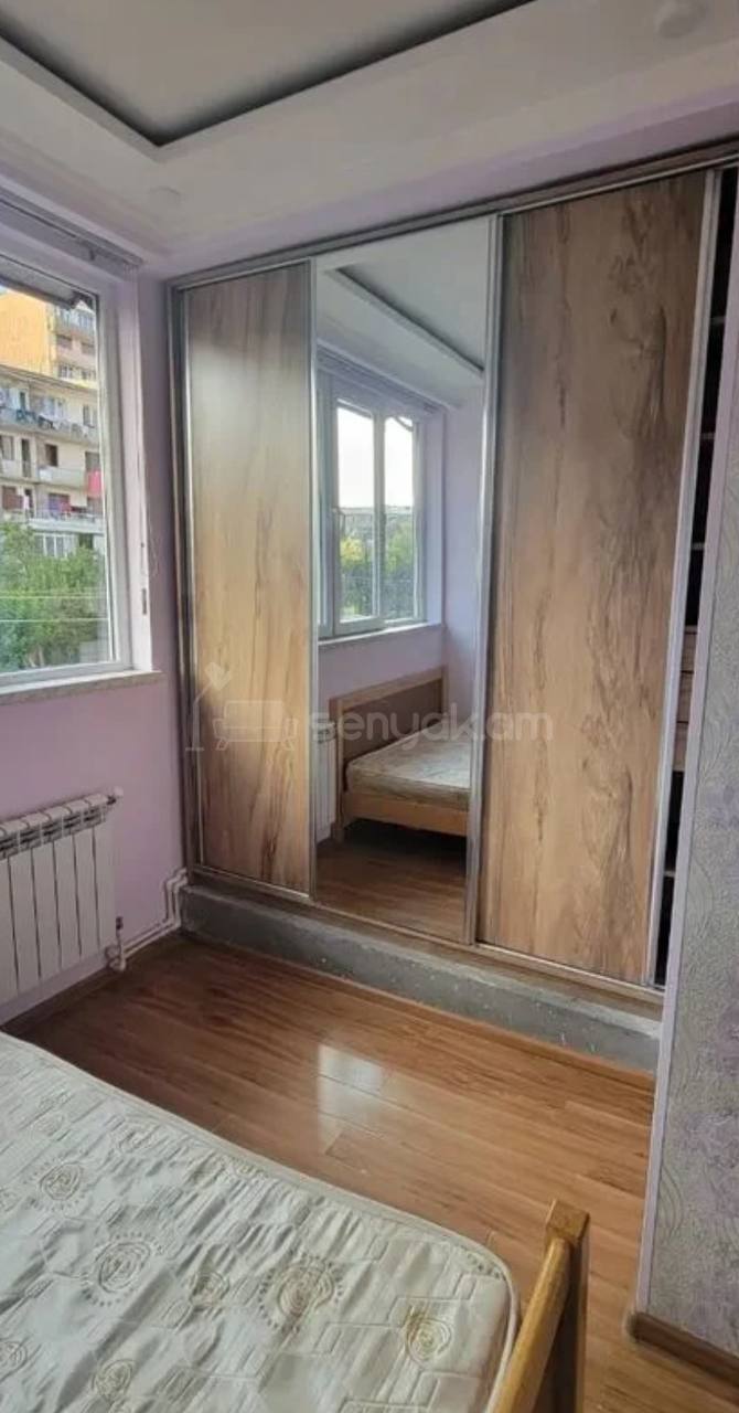 3 Սենյականոց Բնակարան Քարե Շենքում, 43քմ, 2/5 հարկ, Կապիտալ Վերանորոգված, Կահավորված