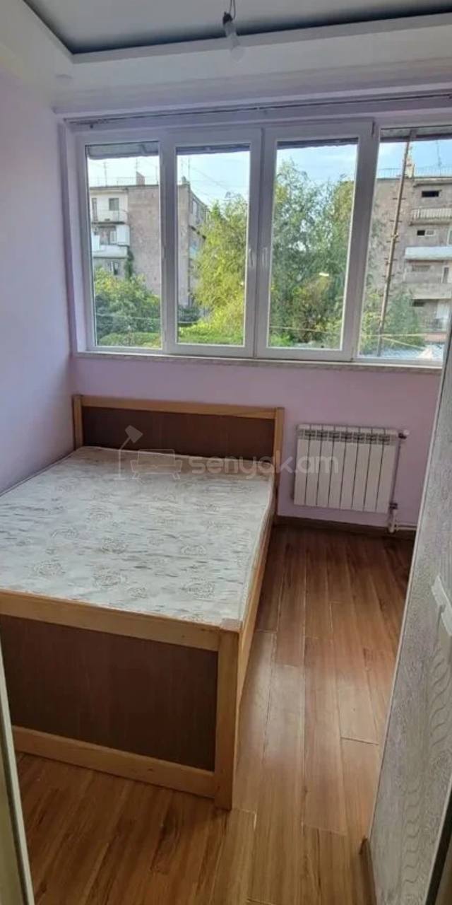 3 Սենյականոց Բնակարան Քարե Շենքում, 43քմ, 2/5 հարկ, Կապիտալ Վերանորոգված, Կահավորված