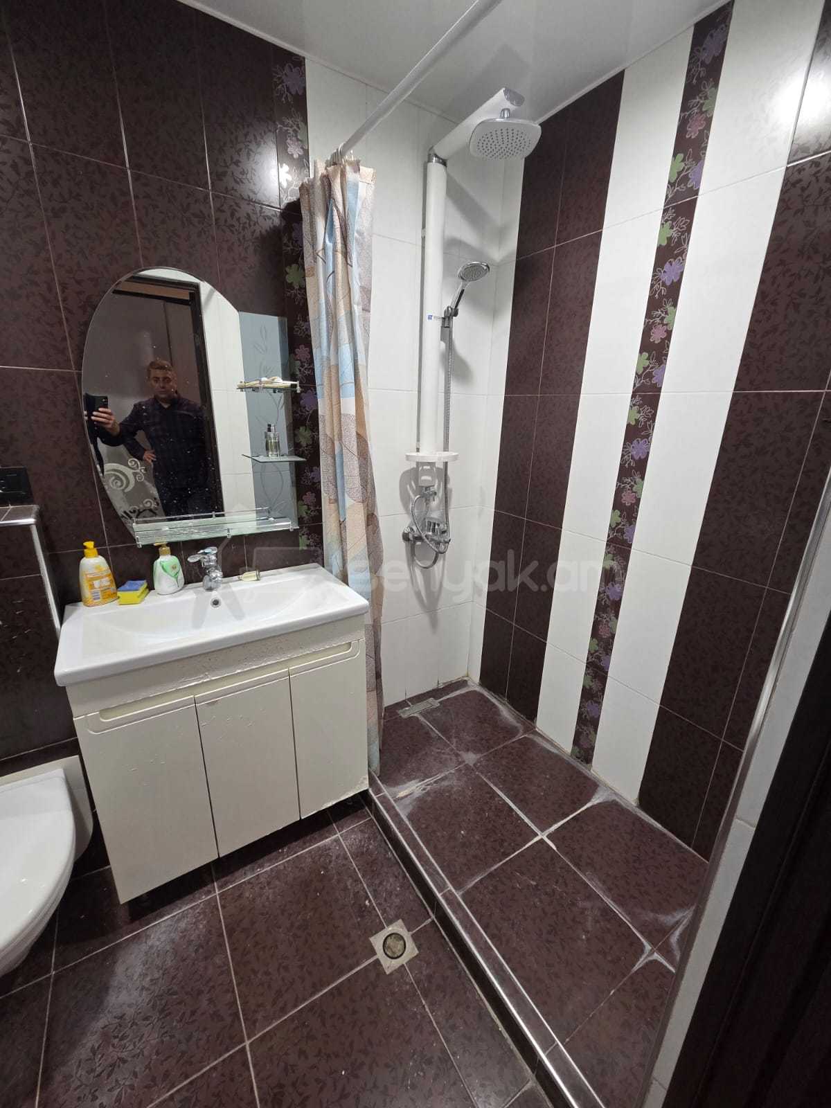 3 Սենյականոց Բնակարան Քարե Շենքում, 66քմ, 1/5 հարկ, Կապիտալ Վերանորոգված
