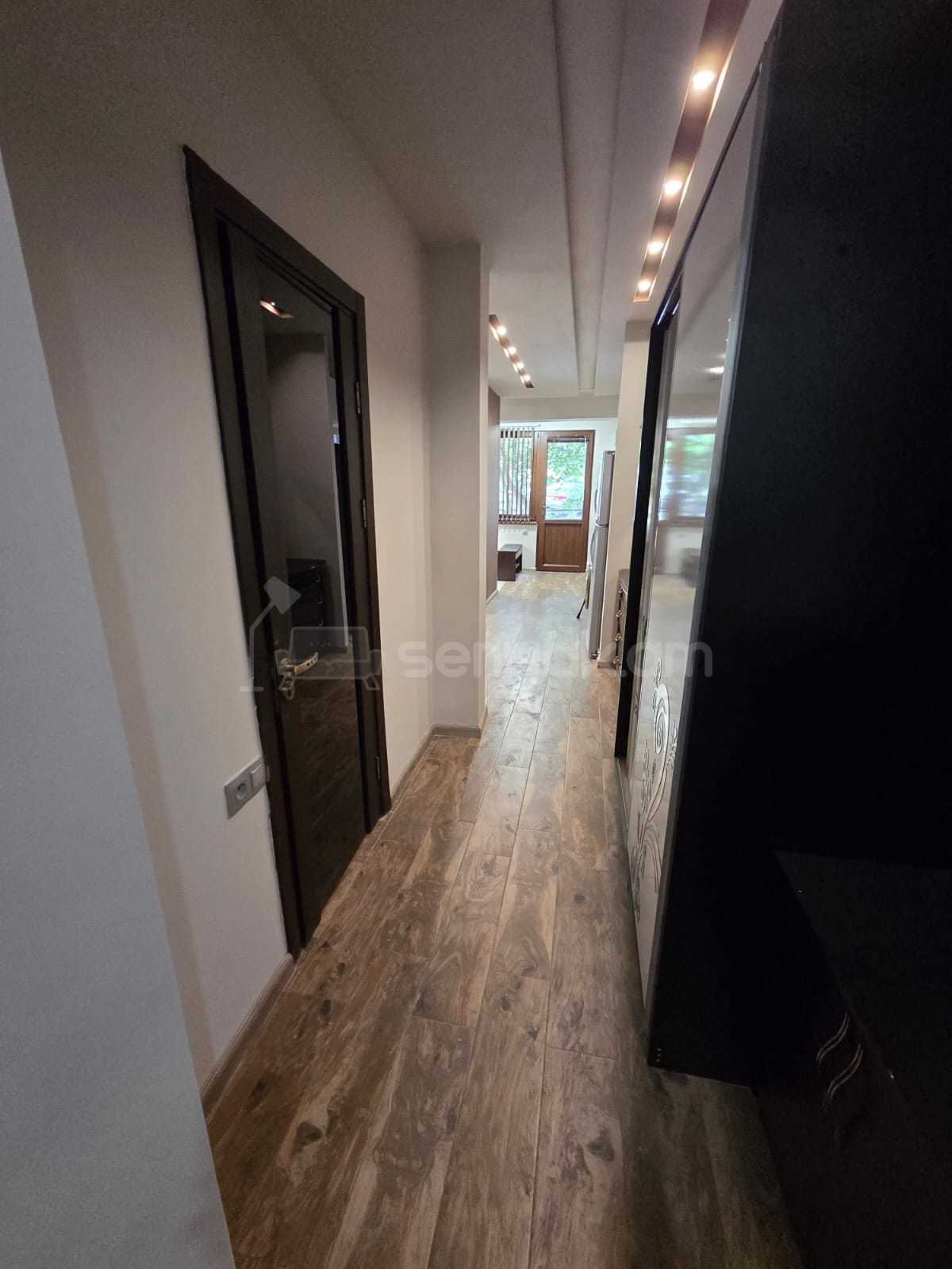 3 Սենյականոց Բնակարան Քարե Շենքում, 66քմ, 1/5 հարկ, Կապիտալ Վերանորոգված