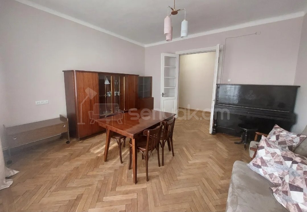 2 Սենյականոց Բնակարան Քարե Շենքում, 65քմ, 3/5 հարկ, Նորմալ Վիճակում, Կահավորված, Արևկող