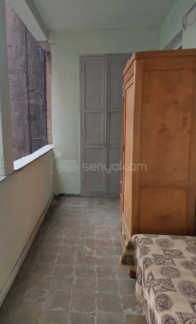 2 Սենյականոց Բնակարան Քարե Շենքում, 65քմ, 3/5 հարկ, Նորմալ Վիճակում, Կահավորված, Արևկող