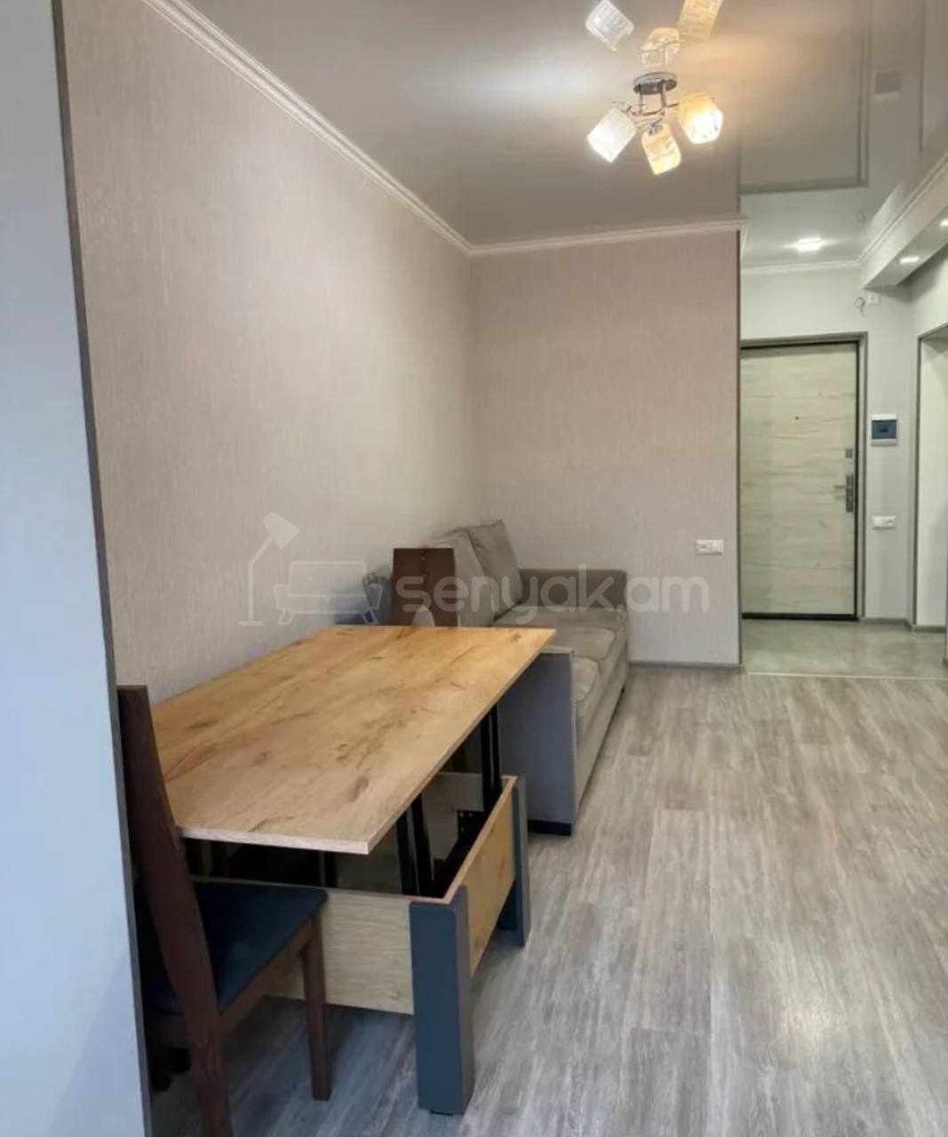 2 Սենյականոց Բնակարան, 40քմ, 8/9 հարկ, Կապիտալ Վերանորոգված, Կահավորված