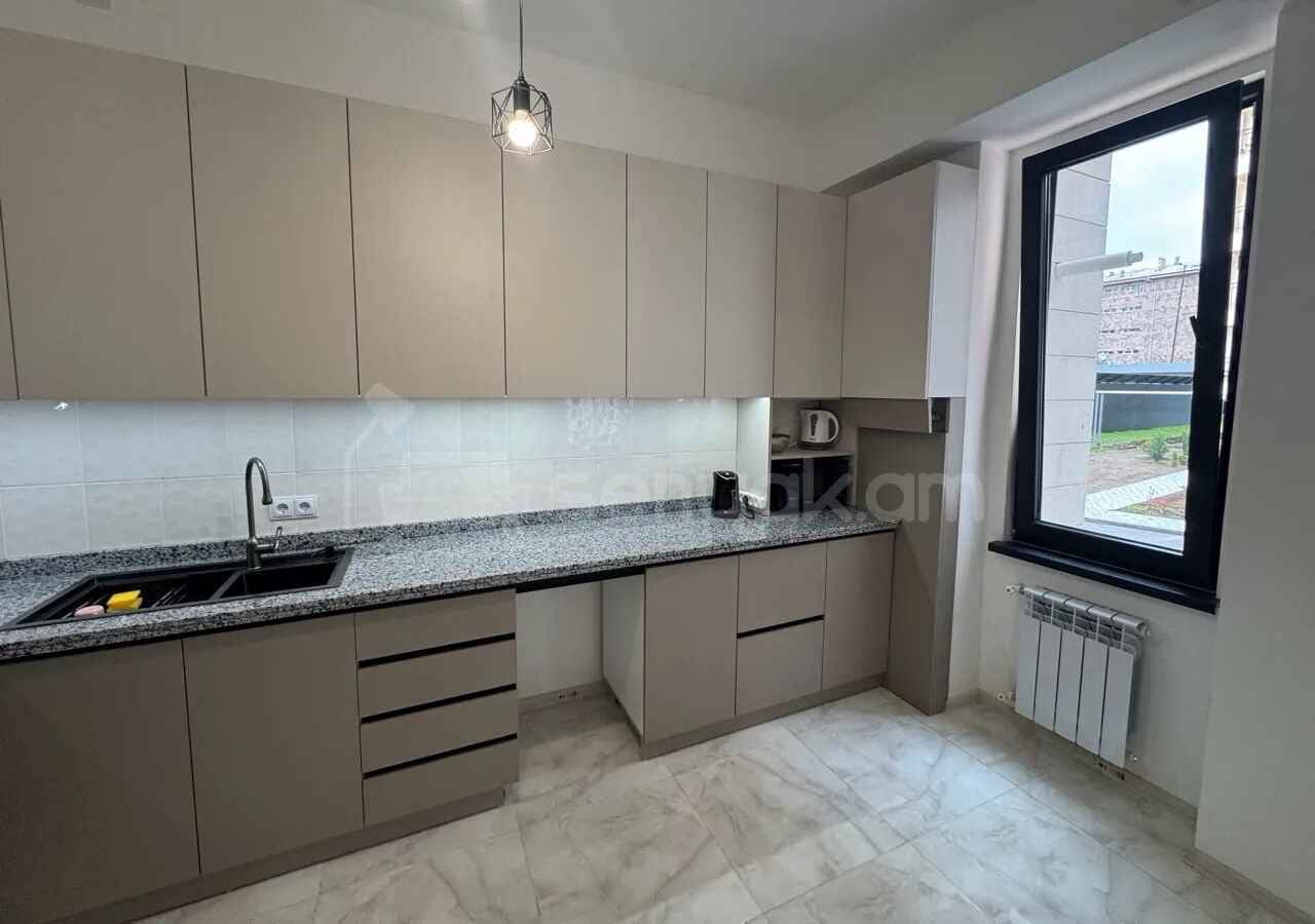3 Սենյականոց Բնակարան Նորակառույցում, 90քմ, 2/16 հարկ, Կապիտալ Վերանորոգված, Կահավորված