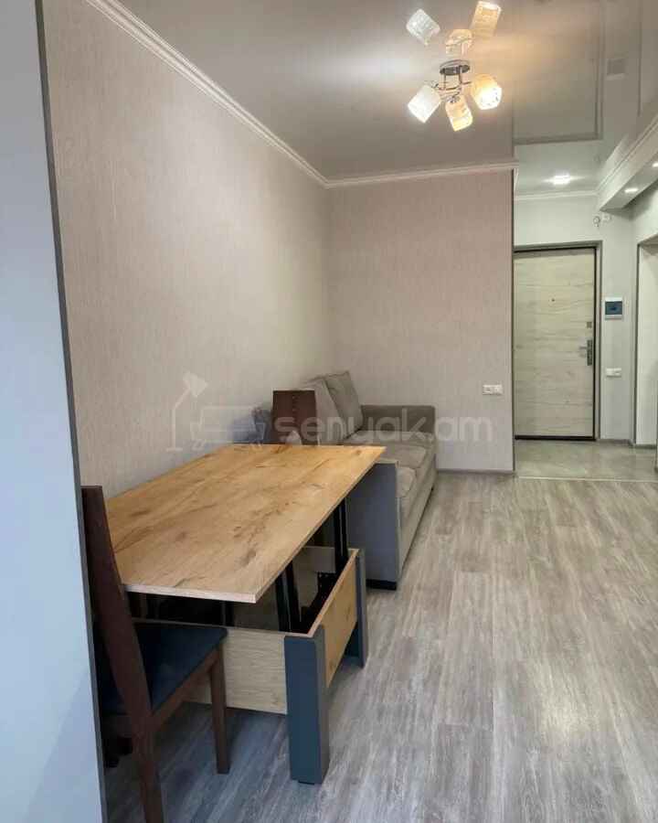 2 Սենյականոց Բնակարան, 40քմ, 8/9 հարկ, Կապիտալ Վերանորոգված, Կահավորված