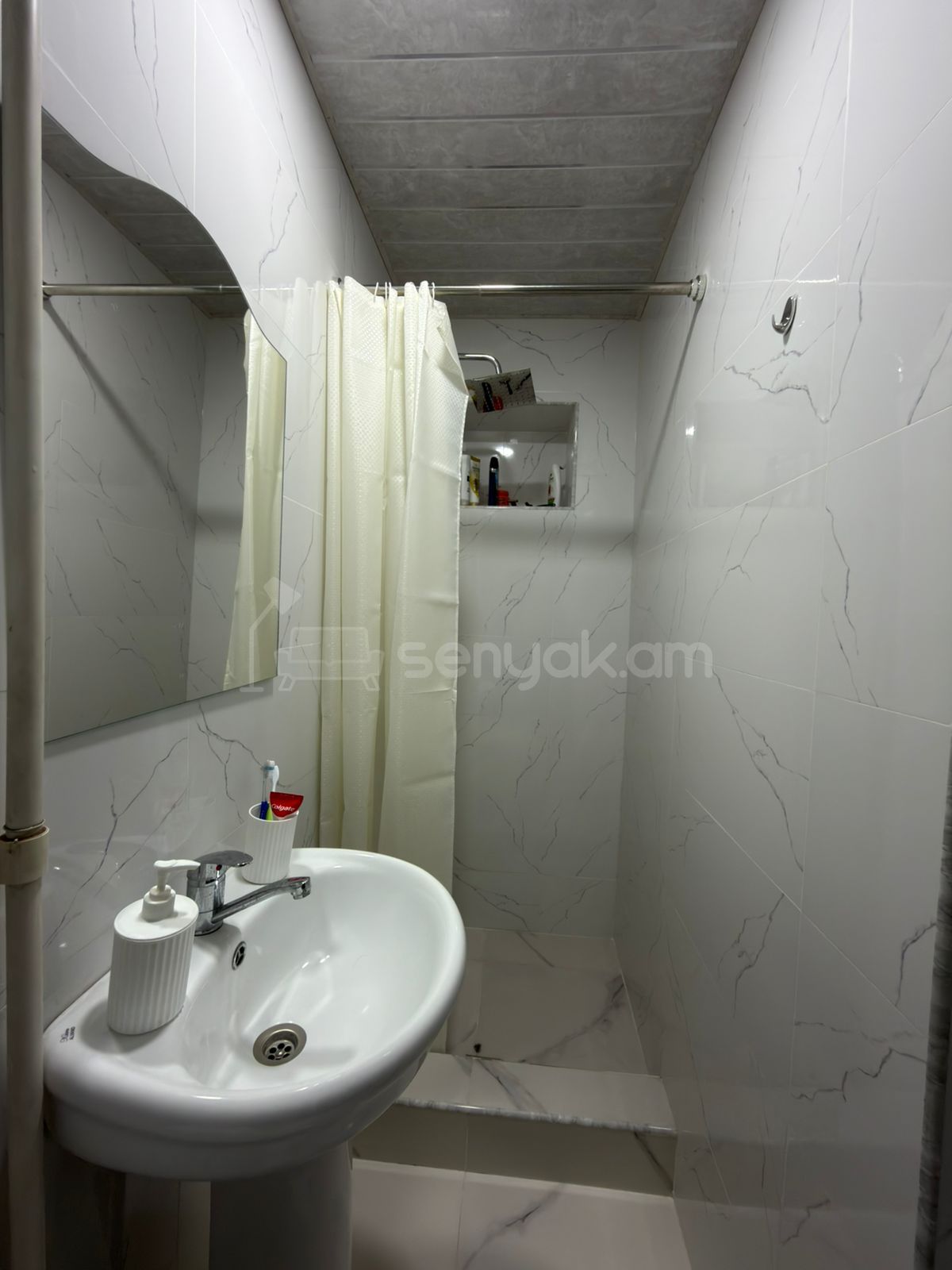 2 Սենյականոց Բնակարան Քարե Շենքում, 33քմ, 2/4 հարկ, Դիզայներական Վերանորոգված, Կահավորված