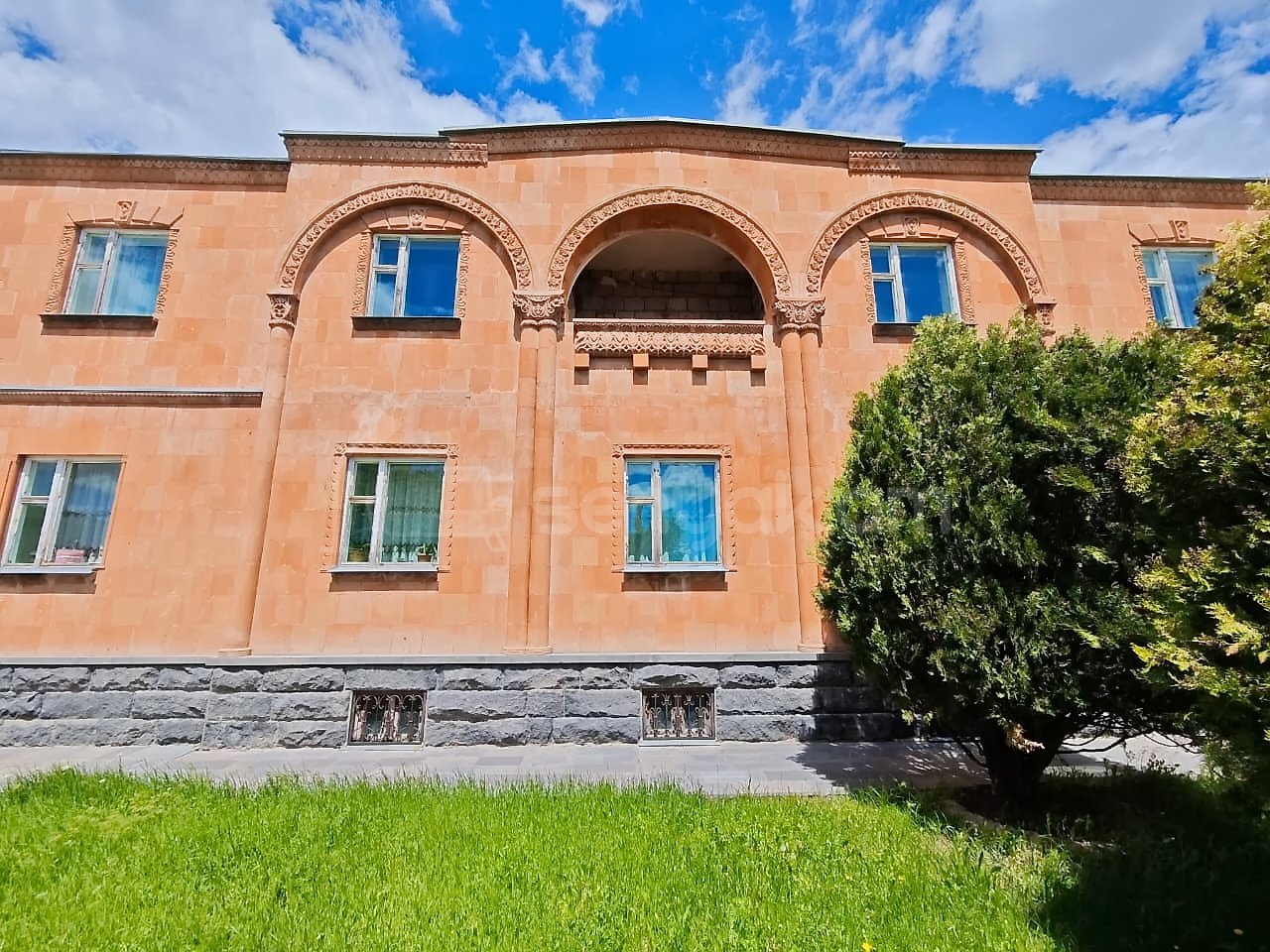 8 Սենյականոց Շքեղ Առանձնատուն, 660քմ, Ավտոտնակով