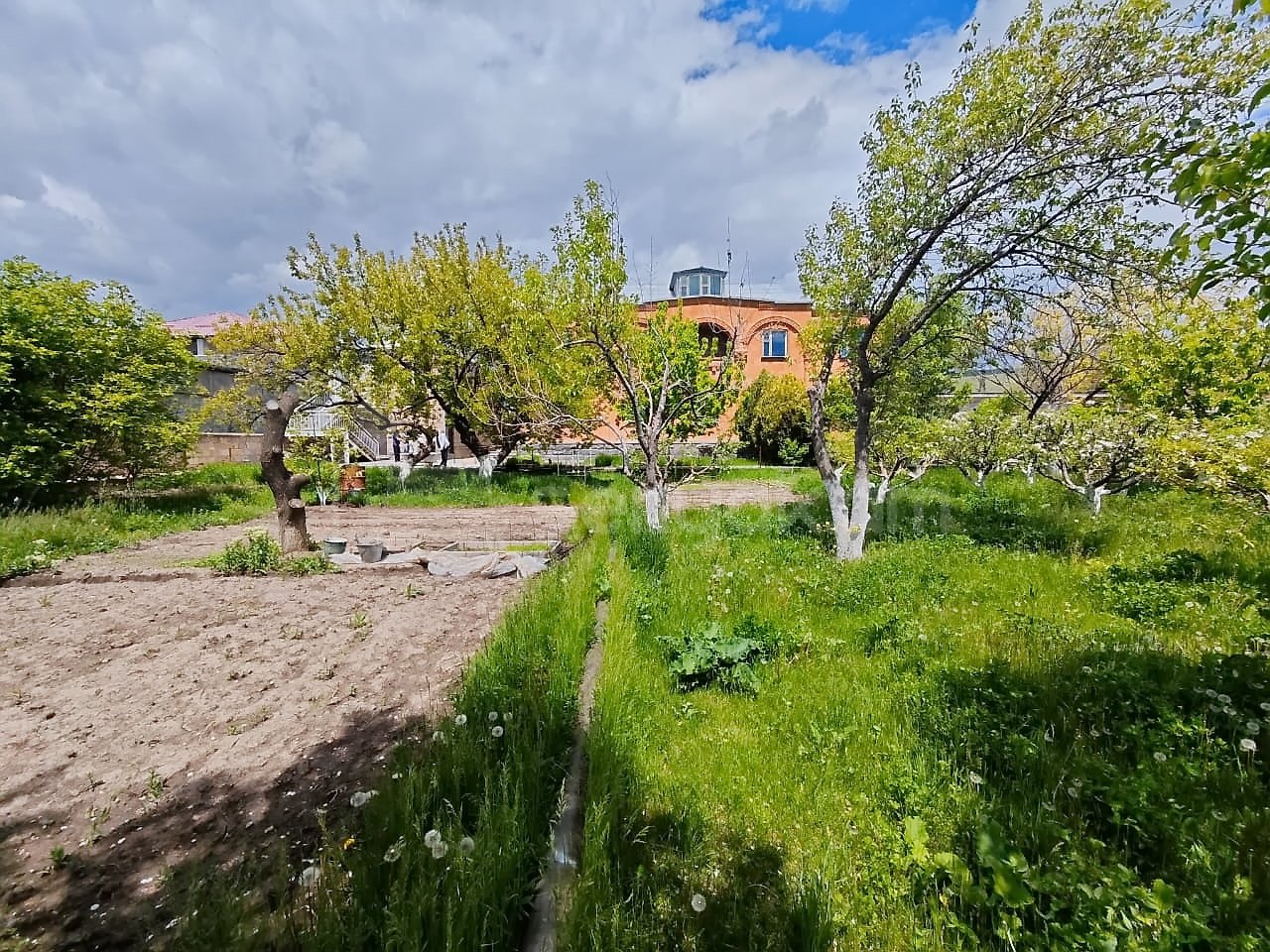 8 Սենյականոց Շքեղ Առանձնատուն, 660քմ, Ավտոտնակով