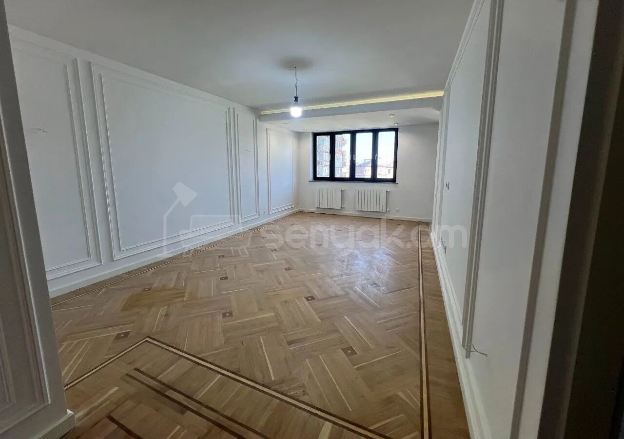 3 Սենյականոց Բնակարան Քարե Շենքում, 81քմ, 5/5 հարկ, Կապիտալ Վերանորոգված