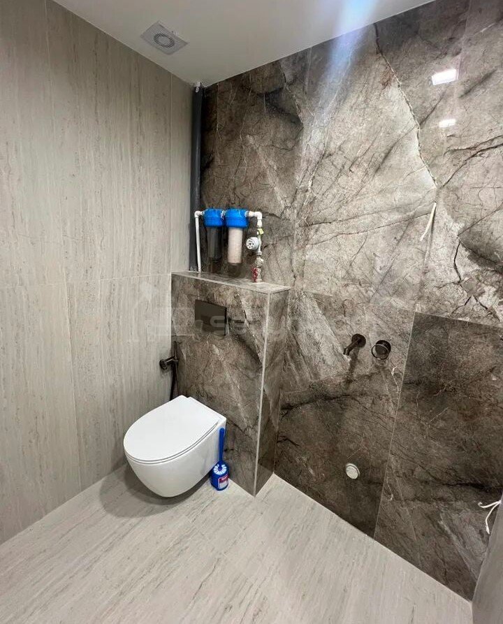 3 Սենյականոց Բնակարան Քարե Շենքում, 81քմ, 5/5 հարկ, Կապիտալ Վերանորոգված