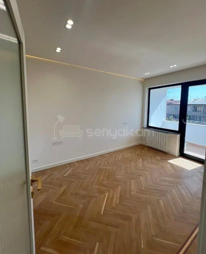 3 Սենյականոց Բնակարան Քարե Շենքում, 81քմ, 5/5 հարկ, Կապիտալ Վերանորոգված