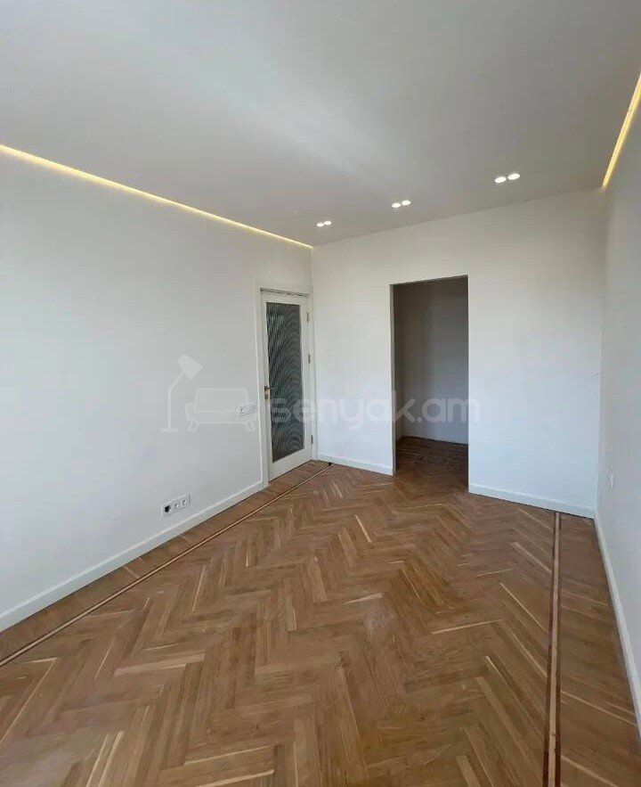 3 Սենյականոց Բնակարան Քարե Շենքում, 81քմ, 5/5 հարկ, Կապիտալ Վերանորոգված