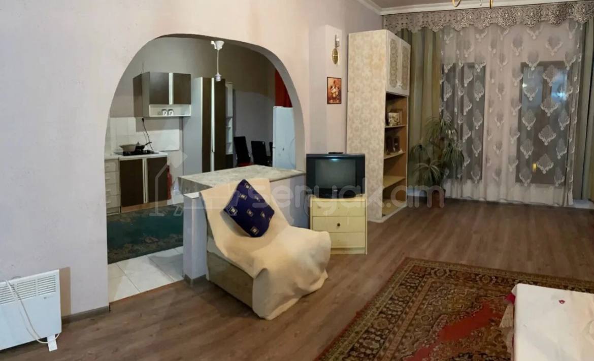 3 Սենյականոց Բնակարան Քարե Շենքում, 89քմ, 6/6 հարկ, Կապիտալ Վերանորոգված, Կահավորված