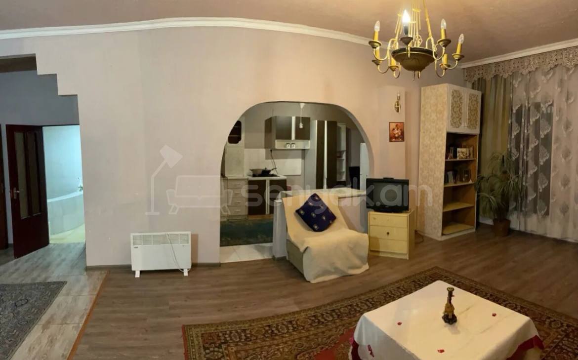 3 Սենյականոց Բնակարան Քարե Շենքում, 89քմ, 6/6 հարկ, Կապիտալ Վերանորոգված, Կահավորված