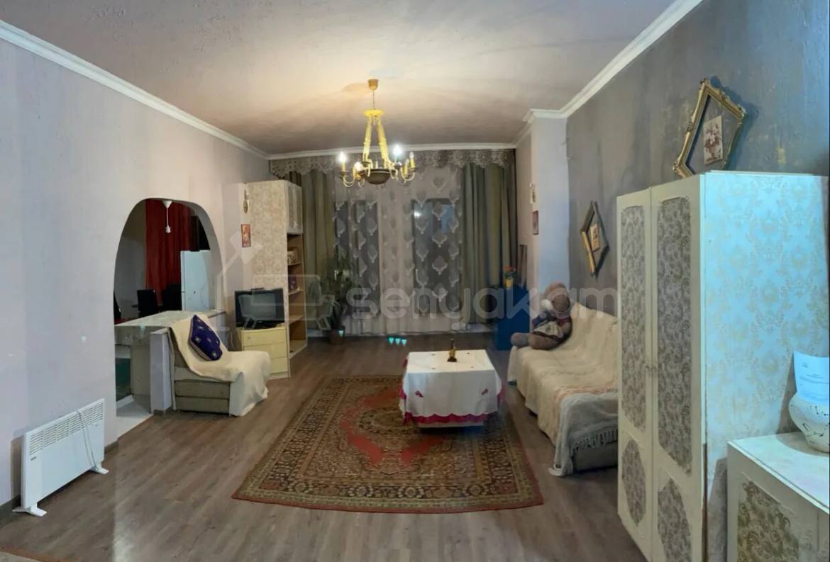 3 Սենյականոց Բնակարան Քարե Շենքում, 89քմ, 6/6 հարկ, Կապիտալ Վերանորոգված, Կահավորված