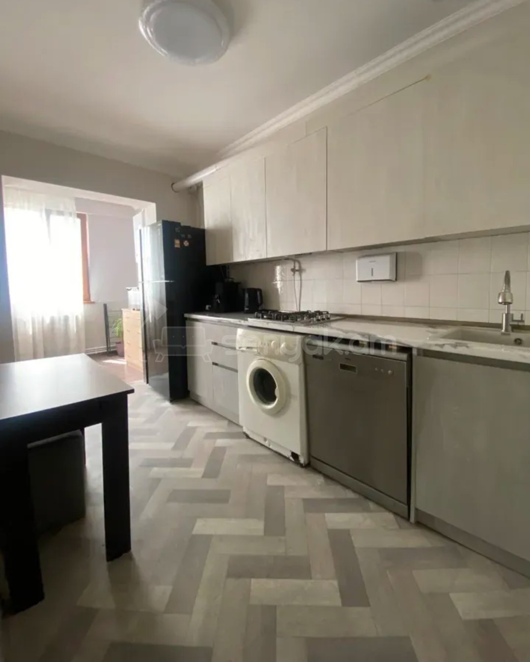 3 Սենյականոց Բնակարան, 84քմ, 2/9 հարկ, Կապիտալ Վերանորոգված